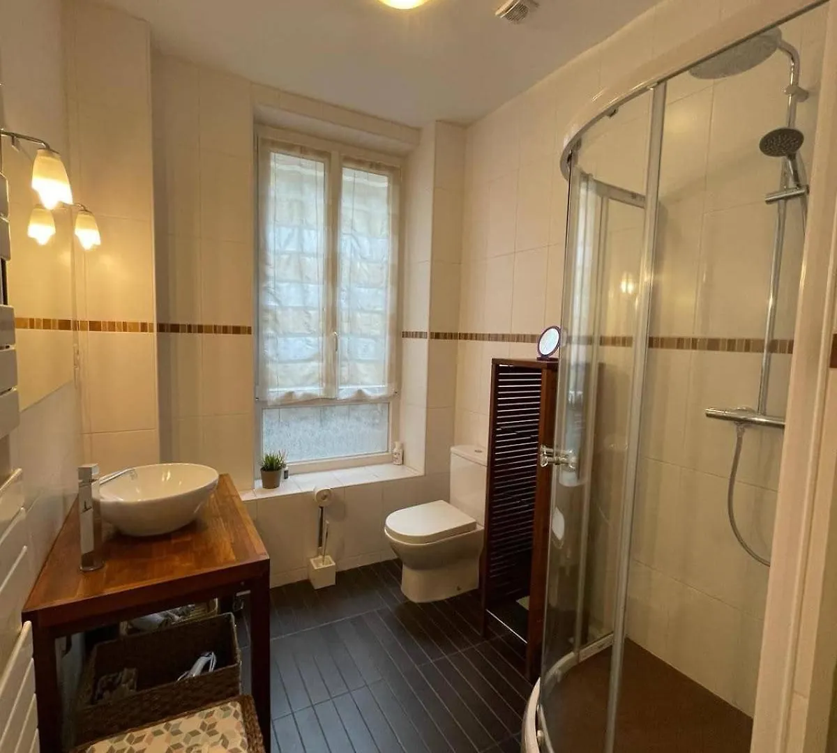 Le Saint Julien 3Etoiles - Hypercentre - Proche Thermes - Balcon Vichy